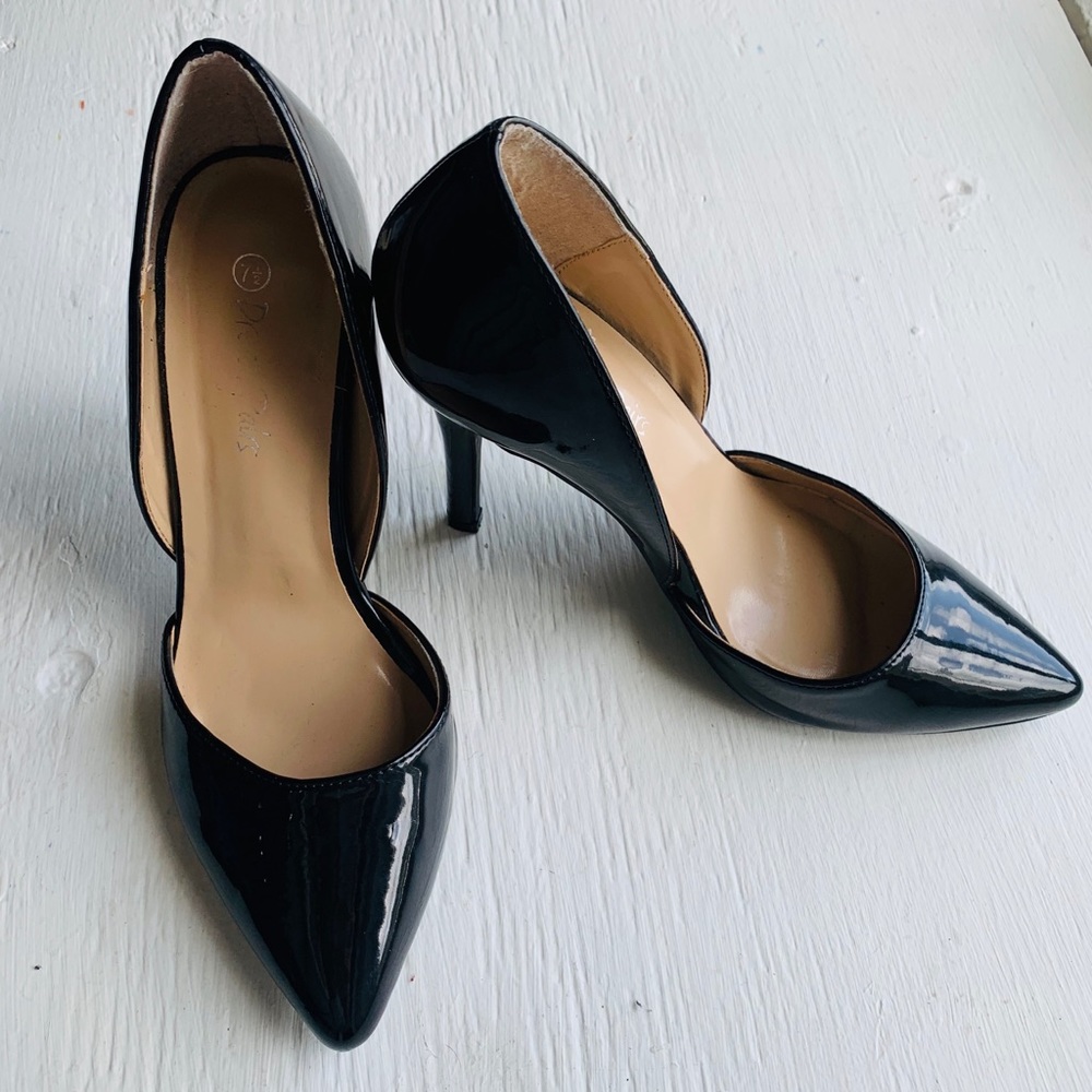 Black pump high heels